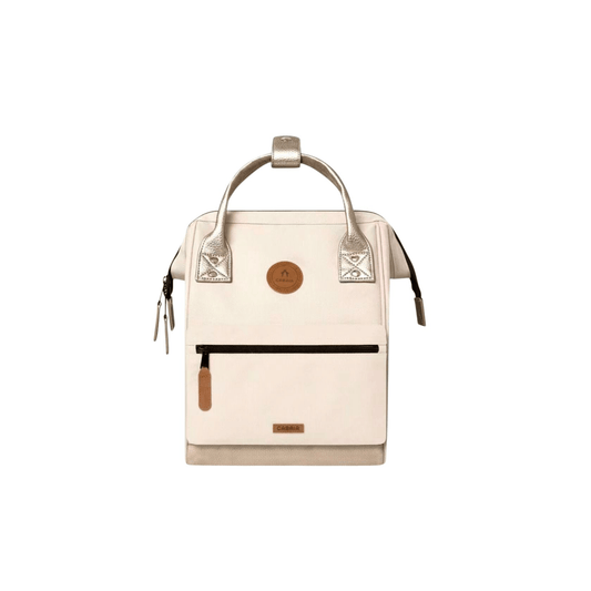 Sac à dos Cabaia Adventurer Small Alger beige avec finitions dorées vue de face - Nevada Maroquinerie