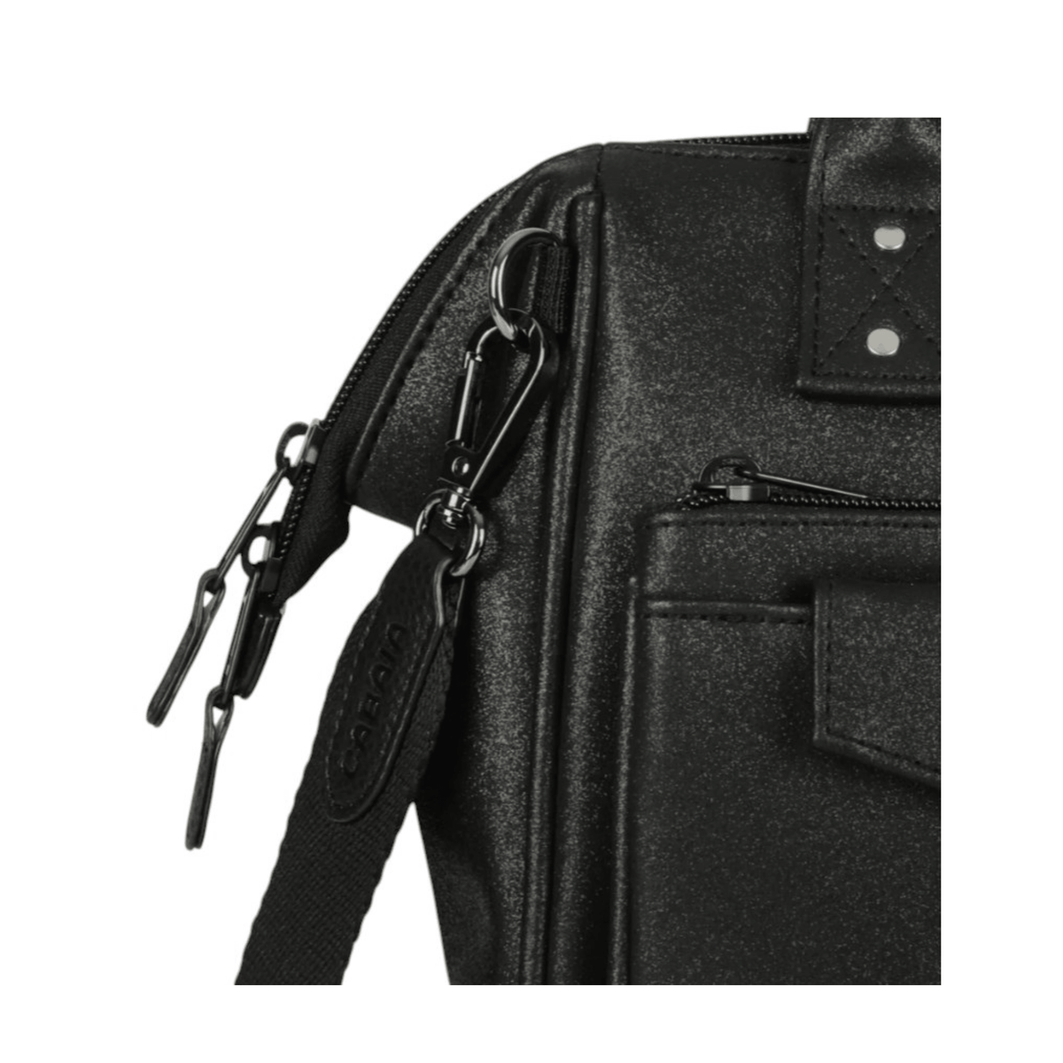 Détails et finitions du sac CABAIA Crossbody Adventurer Medium Chelsea noir