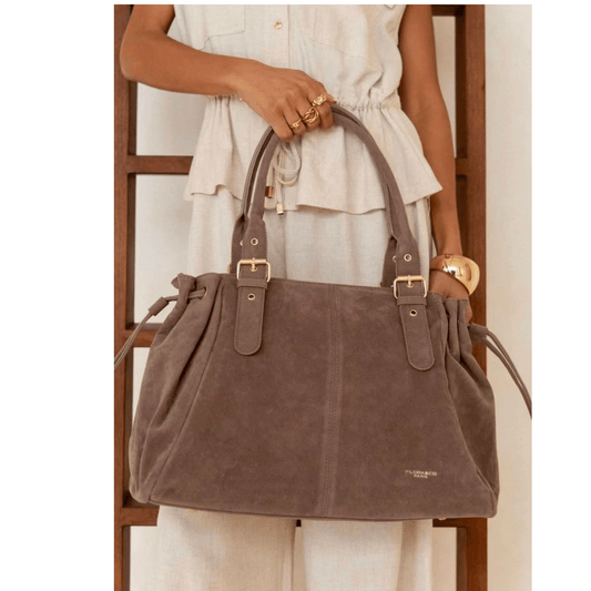 Sac cabas Garance taupe porté à l'épaule, idéal pour le bureau et le lycée