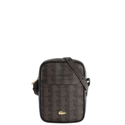 Sacoche Lacoste The Blend marron à monogramme grainé avec crocodile métallique doré vue de face.