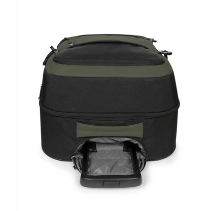 Vue du dessous de la valise Eastpak Transit'R Pro M avec poignée de préhension et base renforcée.