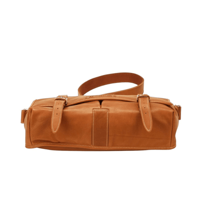 Grande besace cuir cognac Arthur & Aston Johany vue du dessous