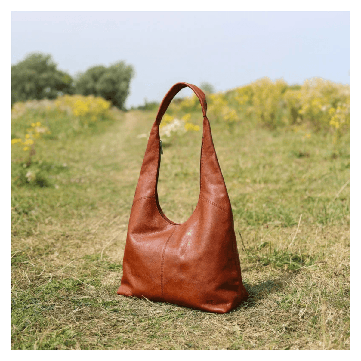 Sac cabas en cuir cognac BEAR DESIGN Pauline CP3577 en extérieur