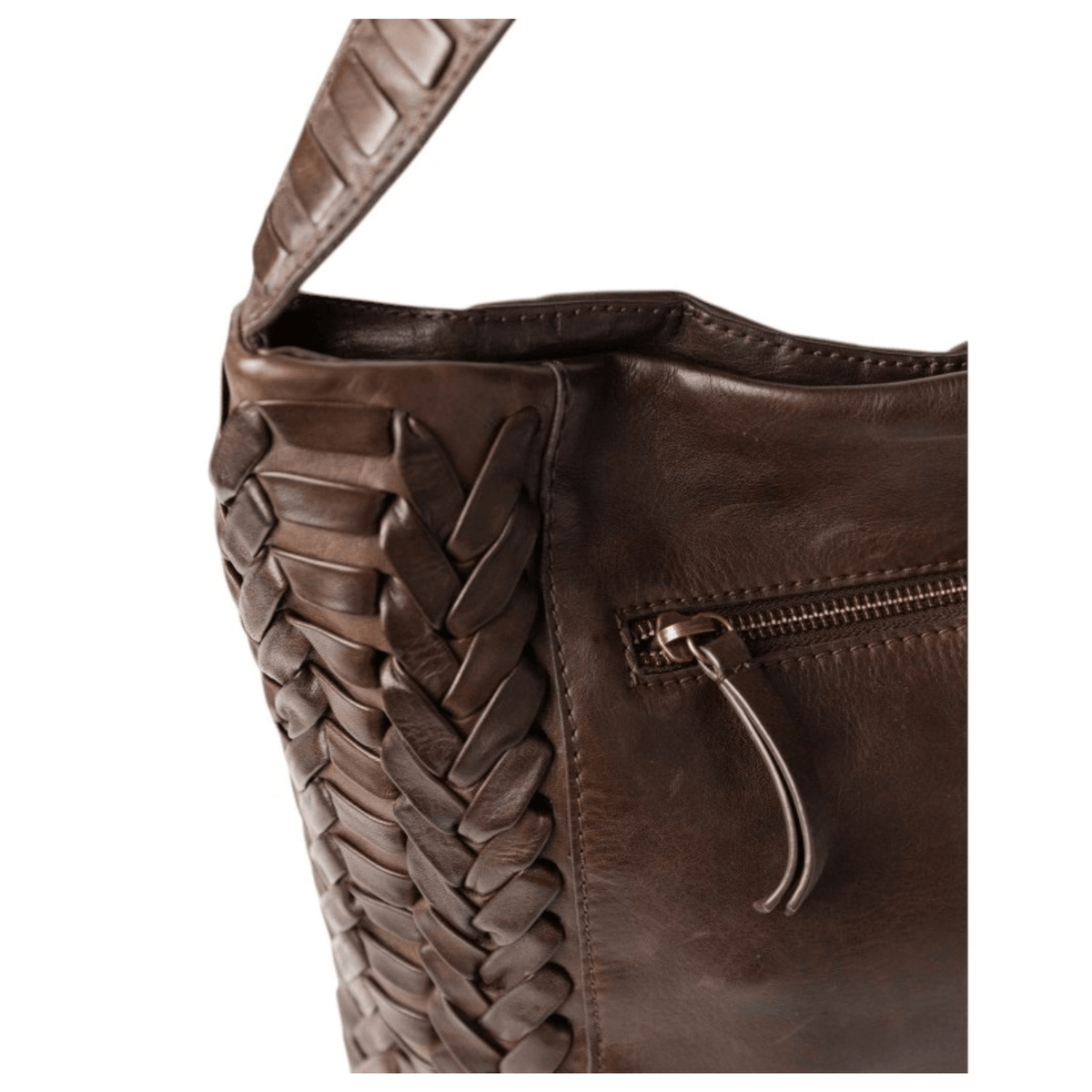 Détail du cuir tressé marron et de la poche extérieure zippée du sac BIBA Elk