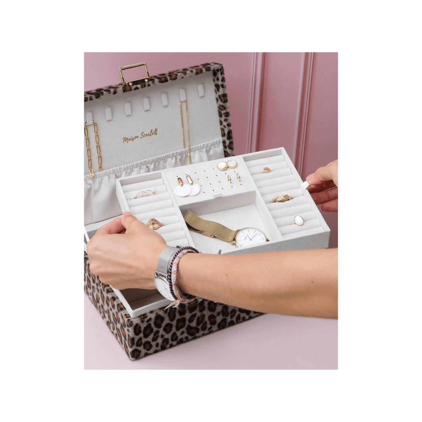 Organisation intérieure de la boîte à bijoux Louise motif léopard
