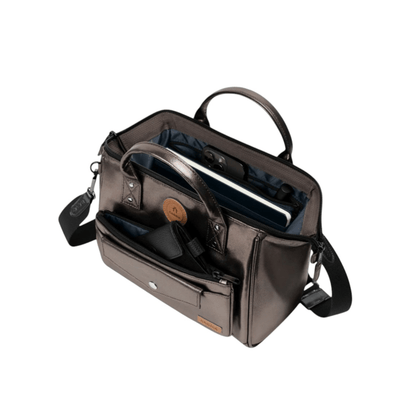 Intérieur du sac Cabaïa Crossbody Adventurer Medium Louisville avec ses compartiments et son ouverture grand angle.