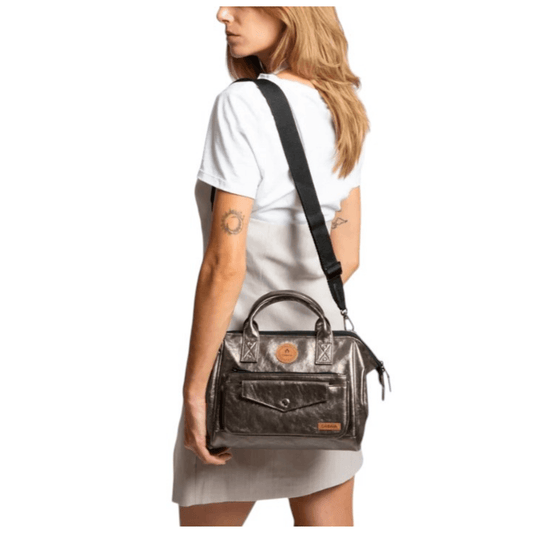 Sac Cabaïa Crossbody Adventurer Medium Louisville porté en bandoulière.