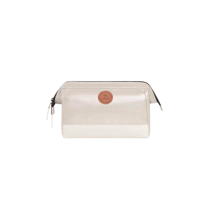 Trousse de toilette Cabaia Rue Saint-Michel medium blanc nacré vue de face avec ouverture zippée - Nevada Maroquinerie