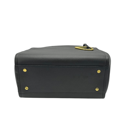 Dessous du sac COCCINELLE 24H noir avec pieds de protection