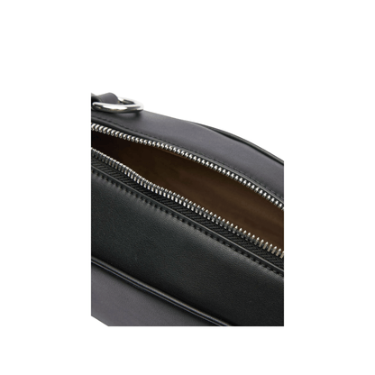 Logo crocodile Lacoste sur sac noir en cuir Nevada Maroquinerie
