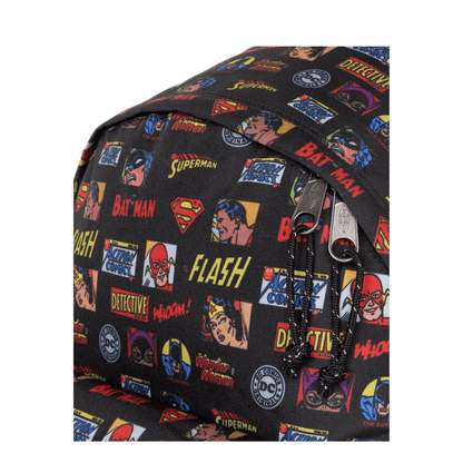 Détail de l'imprimé rétro DC Comics Batman Superman Flash et Wonder Woman sur sac Eastpak - Nevada Maroquinerie