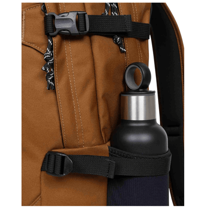 Poche latérale porte-bouteille du sac à dos Eastpak Getter Pro Brown.