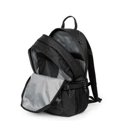 Intérieur du sac à dos Eastpak Getter Pro Rip Black Coat avec compartiment rembourré pour ordinateur portable 16 pouces.