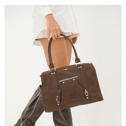 Sac Flora & Co Forma F759 chocolat porté à la main