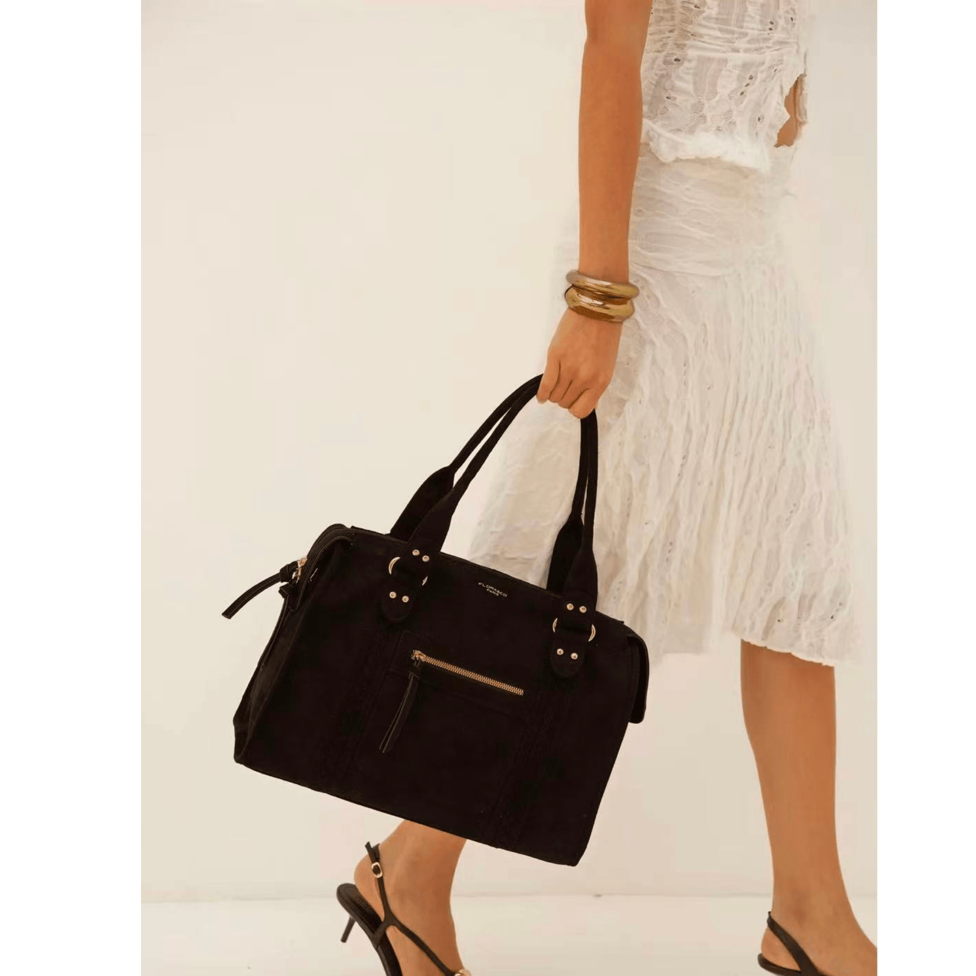 Sac à main Flora & Co Paris Alva noir porté à la main