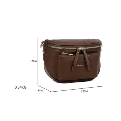 Dimensions du sac bandoulière Gallantry café 22 × 17 × 9 cm avec bandoulière réglable.