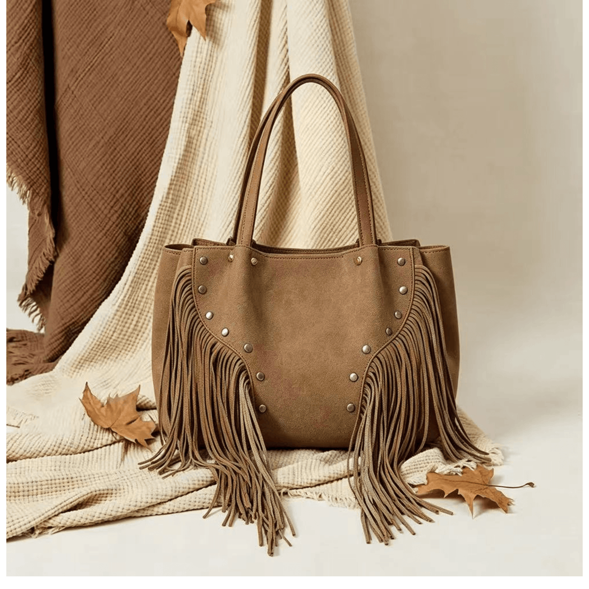 Sac à main Gallantry Wilda taupe à franges en ambiance bohème