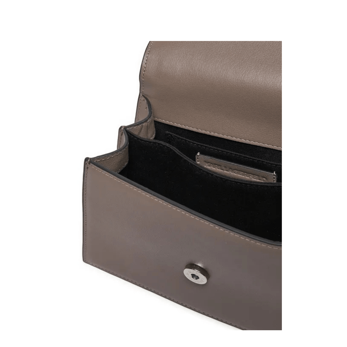 Intérieur du petit sac Karl Lagerfeld K/Signature Ash Grey avec doublure noire, compartiments de rangement, poche intérieure et fermeture aimantée