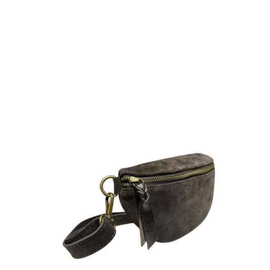 Vue de profil du sac banane en daim chocolat KATE H LCV261