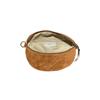 Intérieur doublé du sac banane KATE H en daim tan avec poche zippée