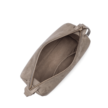 Intérieur du sac Lancaster Suède 530-55 avec poche zippée et poche simple.