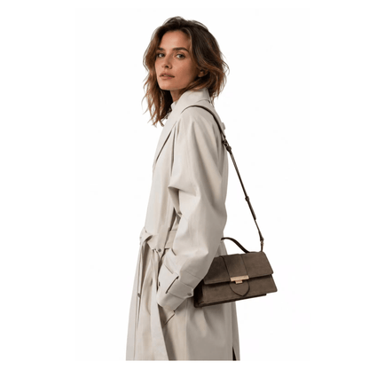 Sac à main Lancaster Suède Ily Galet – porté épaule sur mannequin