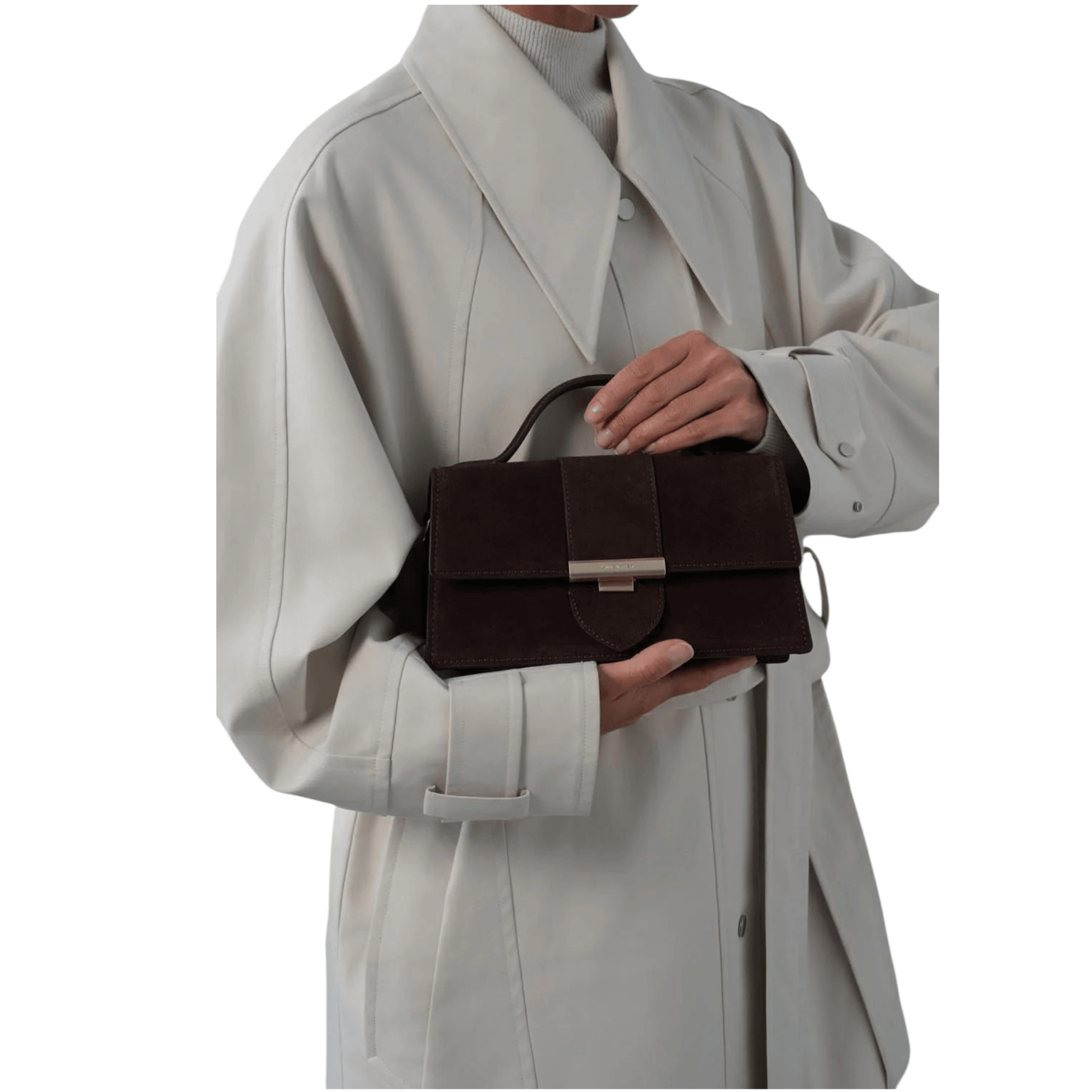 Sac à main Lancaster Suède Ily Marron – porté main sur mannequin