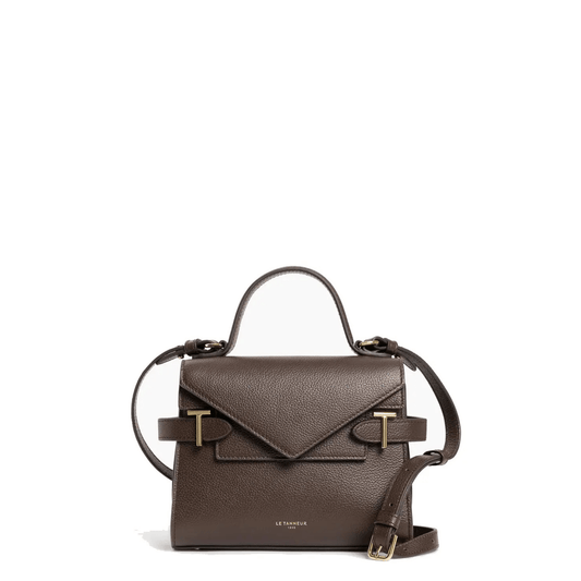 Petit sac à main Le Tanneur Émilie double rabat en cuir grainé marron foncé, vue de face avec poignée et finitions dorées