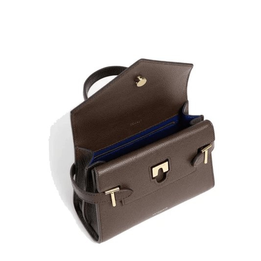 Sac Émilie double rabat Le Tanneur marron foncé avec rabat supérieur ouvert, fermeture dorée et doublure textile bleue