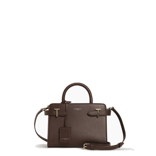 Petit sac à main Émilie Le Tanneur en cuir grainé marron foncé, vue de face avec détails dorés et bandoulière