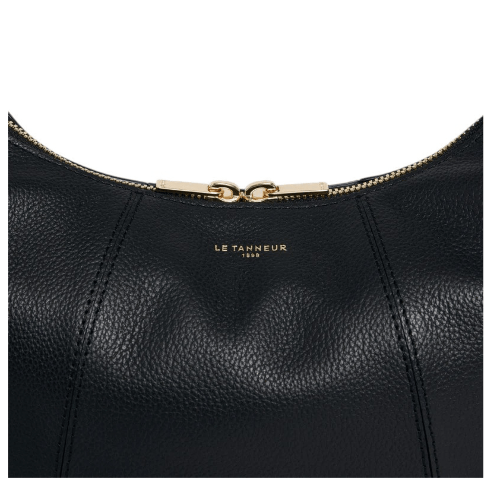 Détail cuir grainé et marquage Le Tanneur 1898 du sac hobo noir TJET1402N01