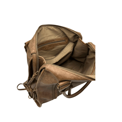 Intérieur du sac cabas MANDOLINE 27651 taupe avec compartiment principal et poche zippée