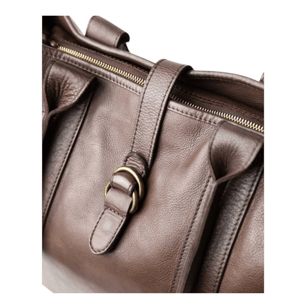 Détail du cuir et de la boucle du sac BIBA Rushville marron