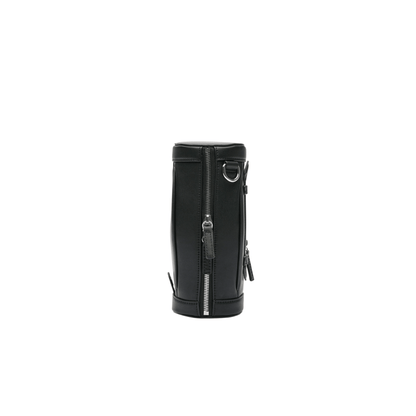 Vue latérale du sac Lacoste MELDANE noir avec fermeture zippée