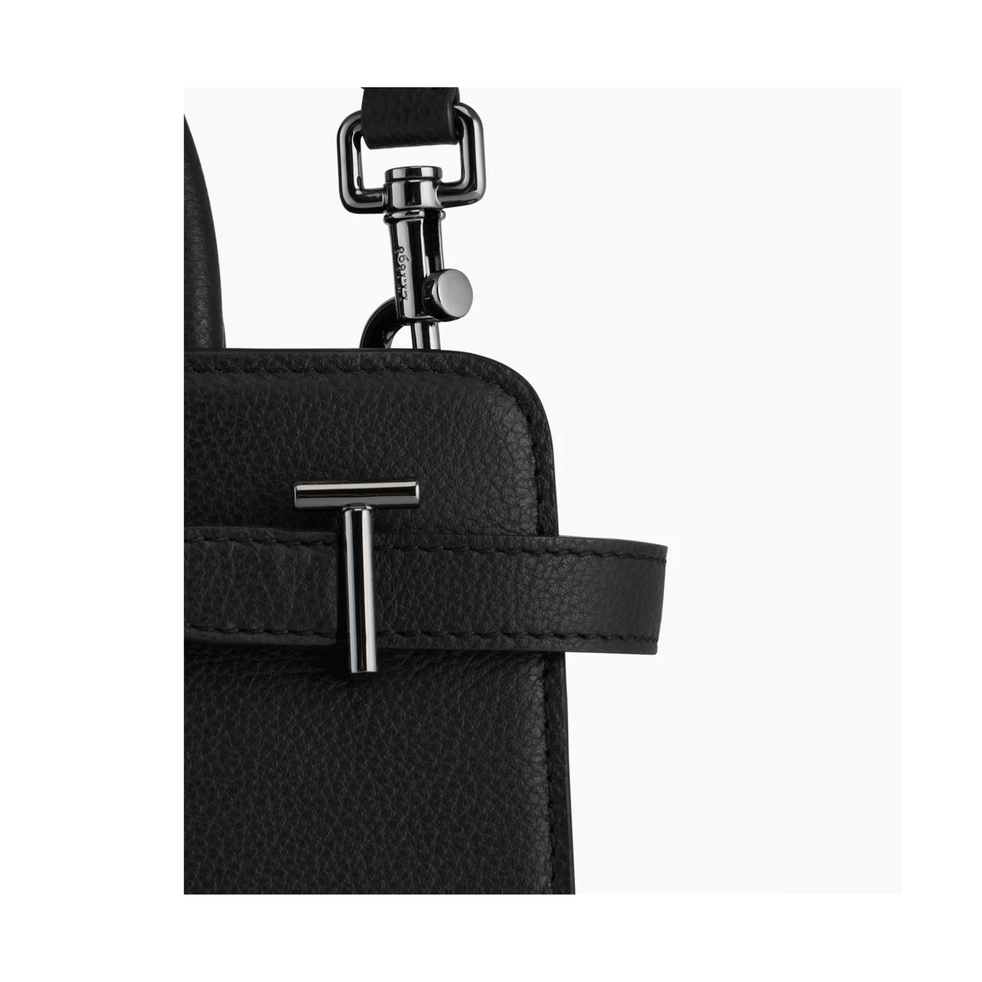 sac le tanneur detail fermoir t metal argente
