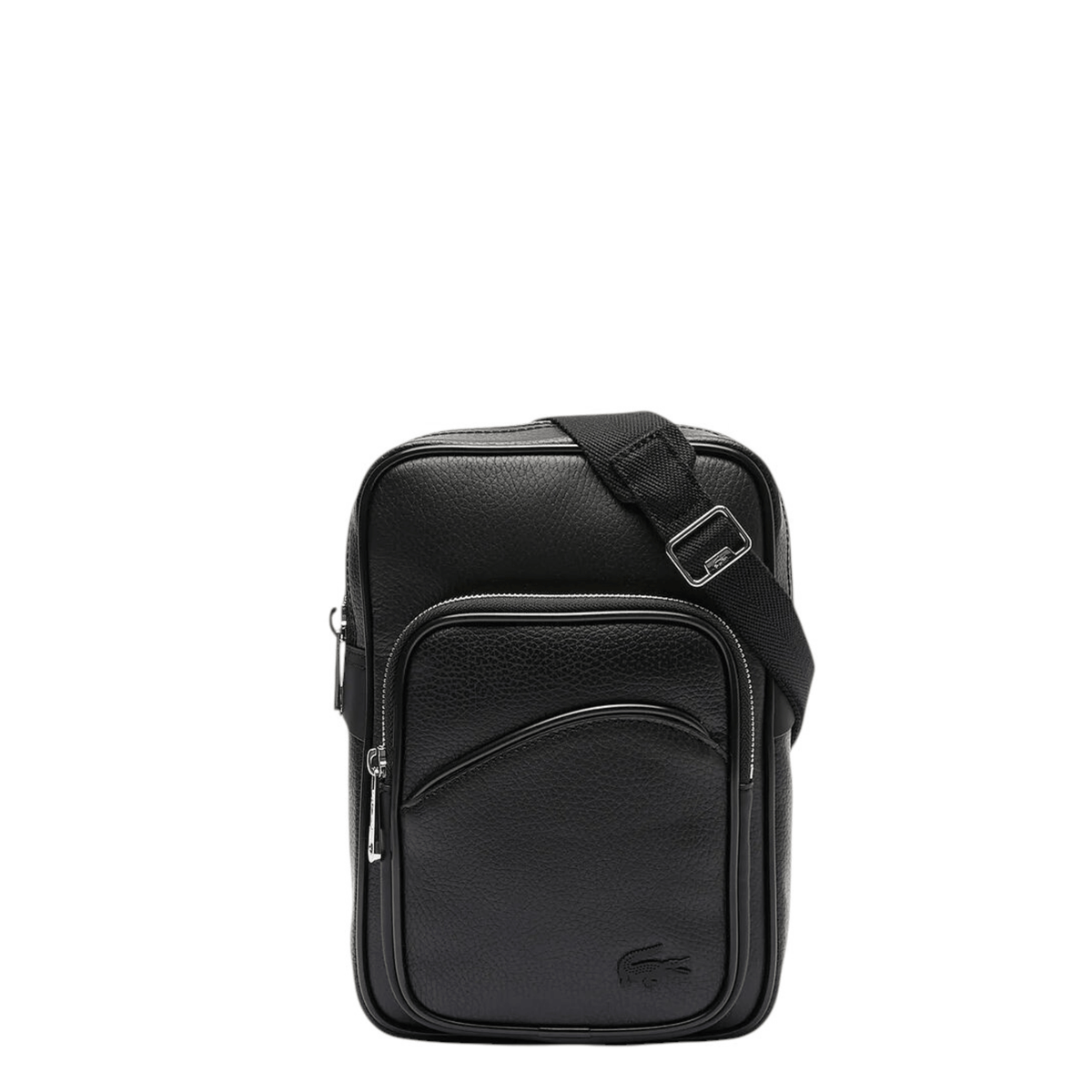 Sac reporter homme Lacoste NH4783GY00 noir vue de face avec poche zippée, crocodile ton sur ton et bandoulière réglable