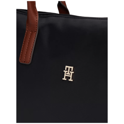 Détail du logo Tommy Hilfiger sur le cabas Popette noir