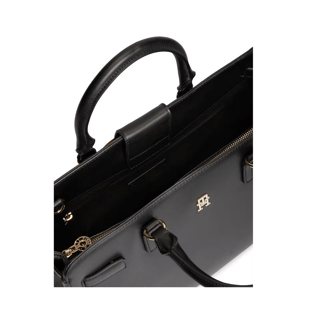 Détail logo TH sur sac Tommy Hilfiger Joy Satchel noir