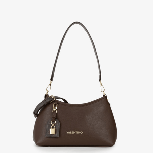 Sac à main VALENTINO LYSSA RE VBSACY14 coloris café vue de face avec logo doré, anse épaule et pendentif cadenas