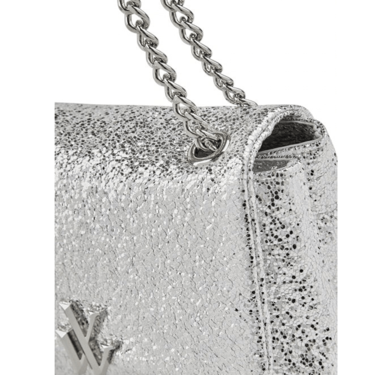 Détail effet écailles métallisé argenté du sac Vanessa Wu IDOL MA2857